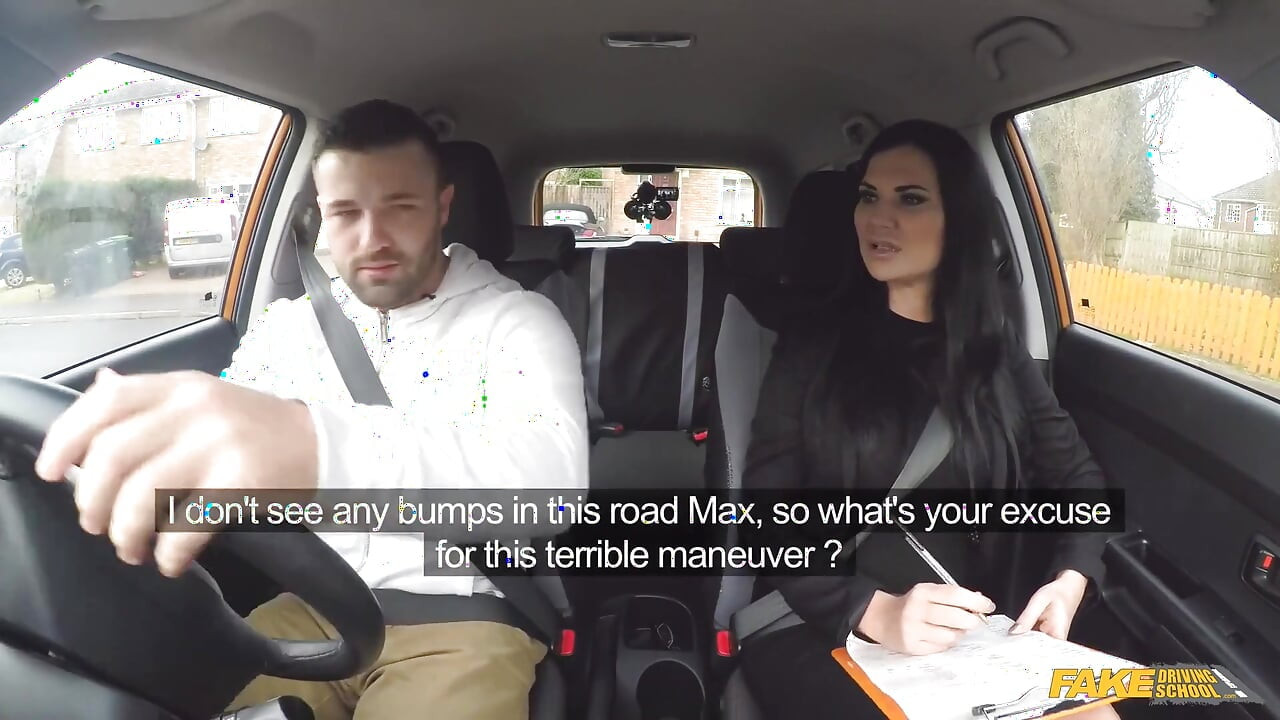 Fake Driving School - morena gostosa Jasmine Jae mostra max em um carro e o puxa para sexo de quatro