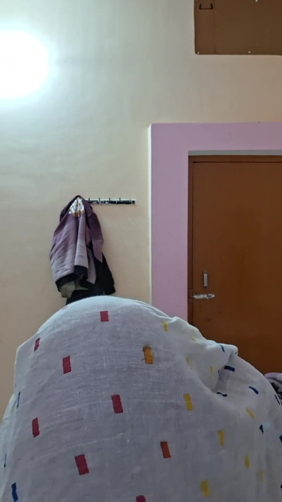Ateşli Hintli desi üvey anne otel odasında kocasıyla seks yapıyor | Klip 1