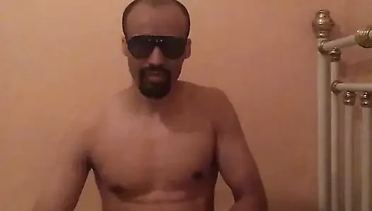 Seni sonuna kadar izlemeye devam edecek cazibe ve azdırma ile dolu samimi bir an