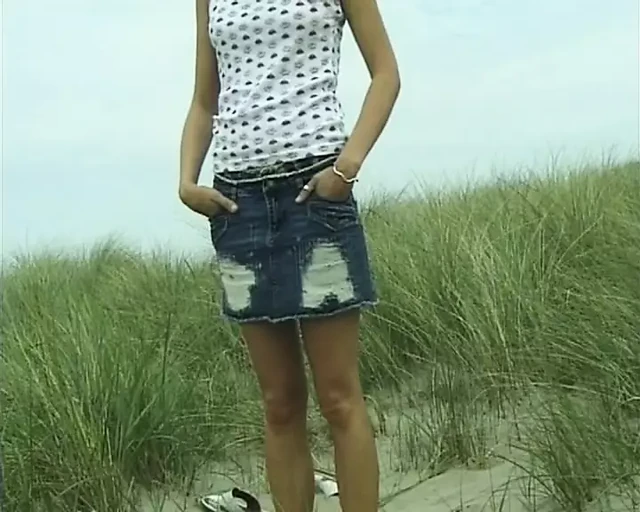 I'm Veronika a brunette cam girl with a shaved pussy and