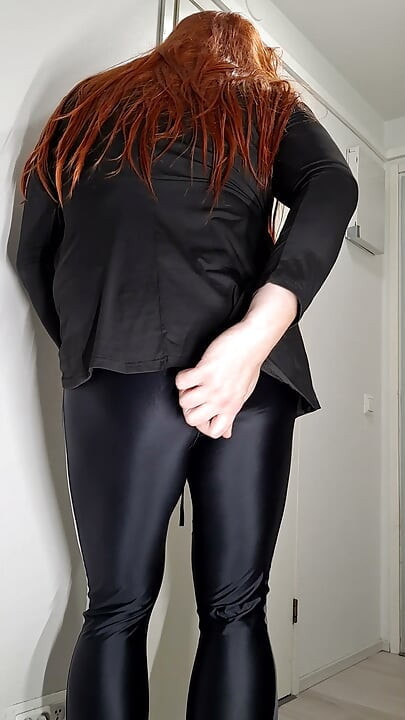 Crossdresser in shiny leggings enjoys toy