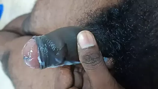 Un garçon tamoul se masturbe et gémit