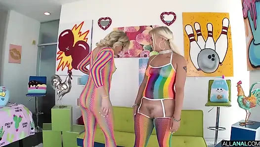 Сочная анальная история с Bella и Katie