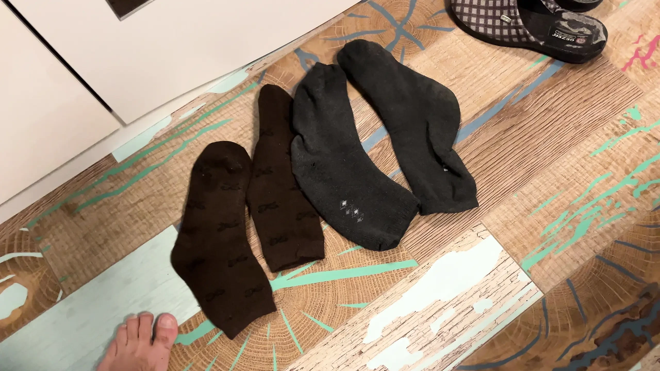Earl Smile – Double Socks Focus and Hairy Body Showcase