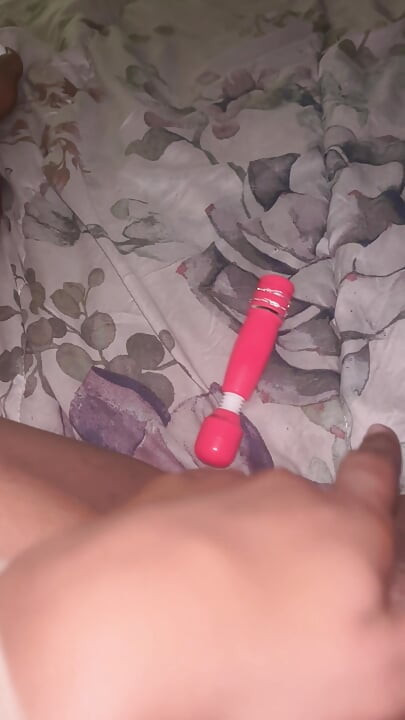 Watch me play with my fat black pussy