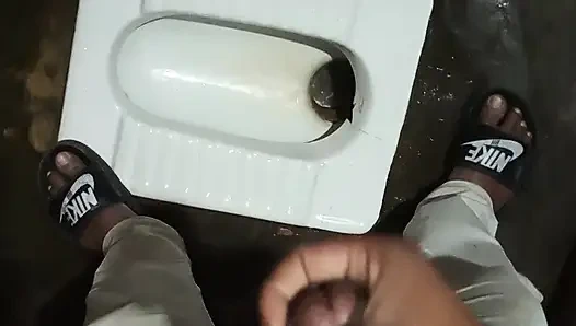 Bathroom ma gayer choldrko