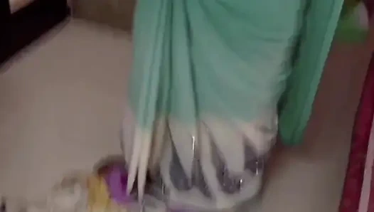 Istri tamil india renu lagi asik muasin memeknya pakai handuk sambil bugil sambil pakai kain sperma hangat! Indianhotwifex