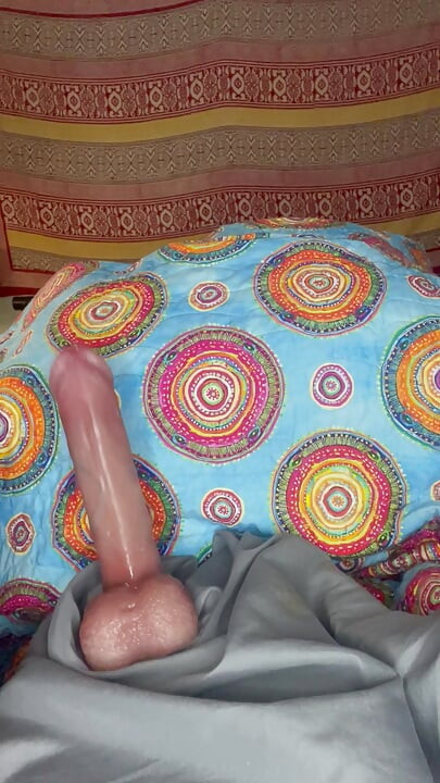 Cspot laut einen dildo reiten und so hart kommen