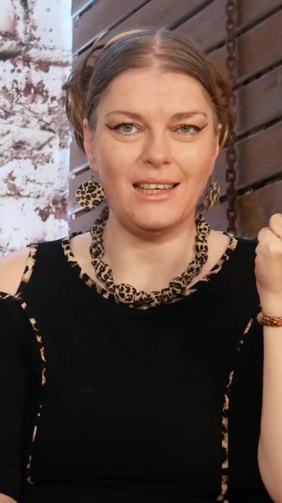 मैं तुम्हारे बारे में सच्चाई जानता हूं, मेरी बहन, यही कारण है कि तुम गुलाबी से बहुत प्यार करते हो, मैं तुम्हारे अवचेतन में बहुत गहराई तक जाता हूं । क्लिप 2