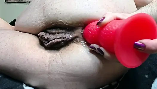 Огромный дилдо клубнички в мясистой заднице: глубокая анальная скачка и мокрое развлечение