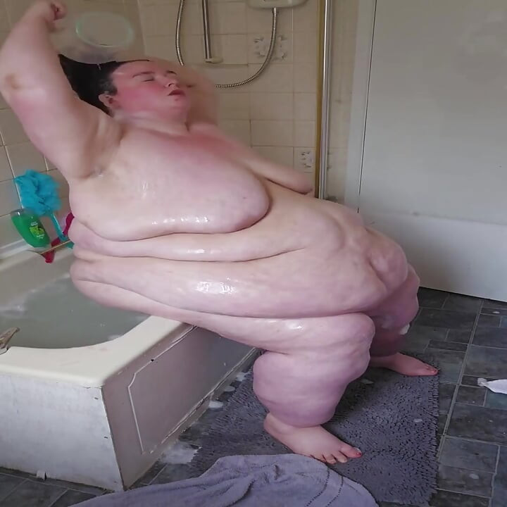 SSBBW לא מסוגלת להתרחץ חלק 2 בחדר האמבטיה