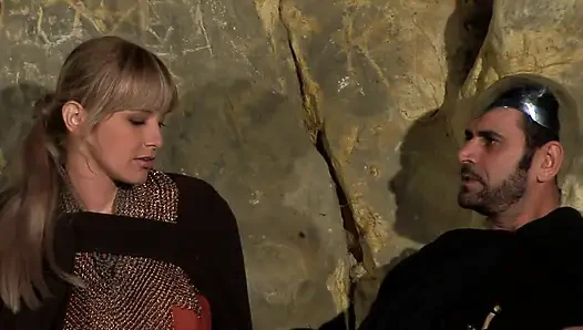 Крошку-блондинку анально трахнули в косплее на улице