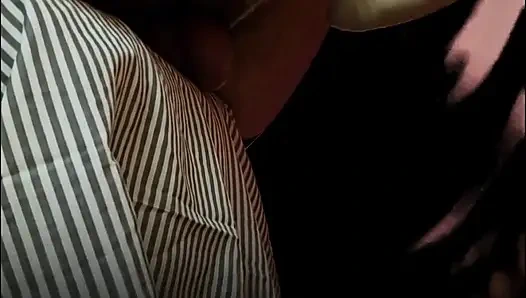 Я трахаю его в задницу. Страпон.