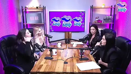 Hot Podcast bareng gi genesini dan flora favaretto