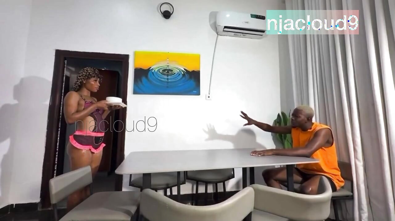 Είπε ότι ήμουν ένα πλήρες μενού και καταβρόχθισε το υγρό μουνί μου