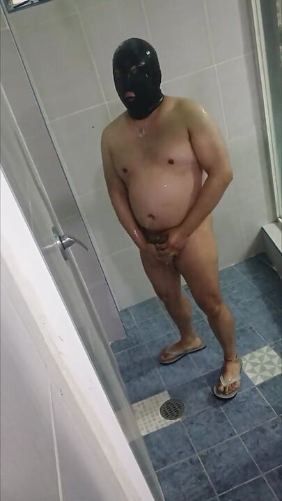 Schau zu, wie ich meinen ganzen Körper beobachte, während ich im Hotel ein schönes Bad nehme, bevor ich meine Reise gehe.