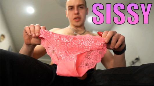 Papi feminisiert sein Sissy-Girl für die Besamung ohne Gummi