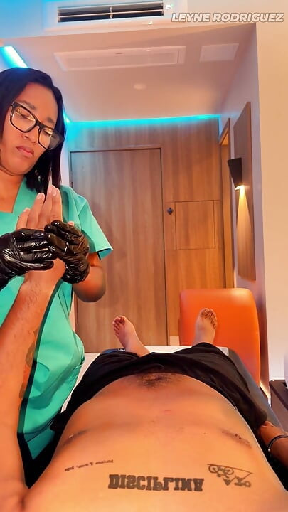 Massage Latina Sensuel En POV - Musique Relaxante, Branlette Et Fin De La Pipe