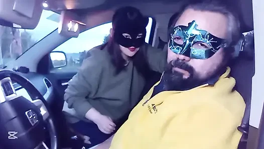 Menampar muka di dalam mobil