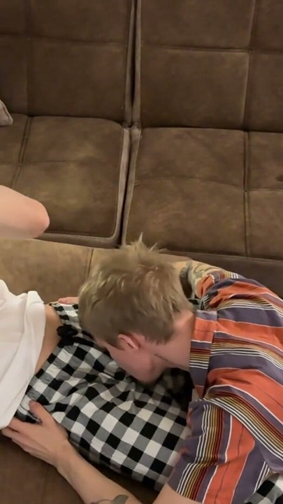 Distracted the Guy From the Game, Gave the Twink a Rimming and Fucked Her Hard with a Big Dick and Came | Clip 1
