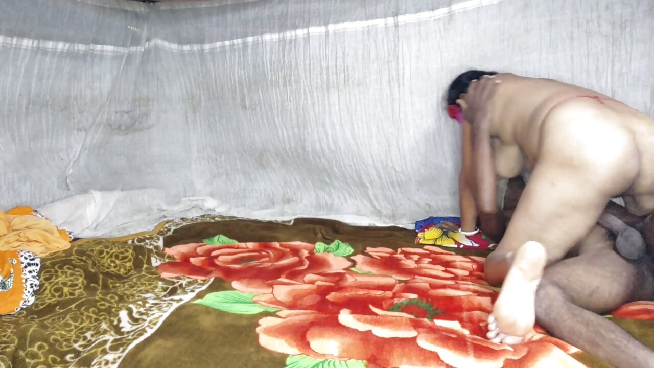 夫が私を抱き寄せて激しく突いてきて、私は本当に気持ちよかった Nomita Bhabhi