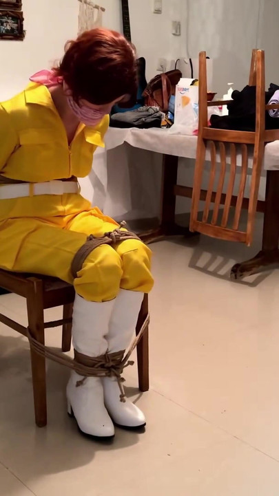 Zadivljujući trenutak iz "April O'Neil cosplayer stolice"