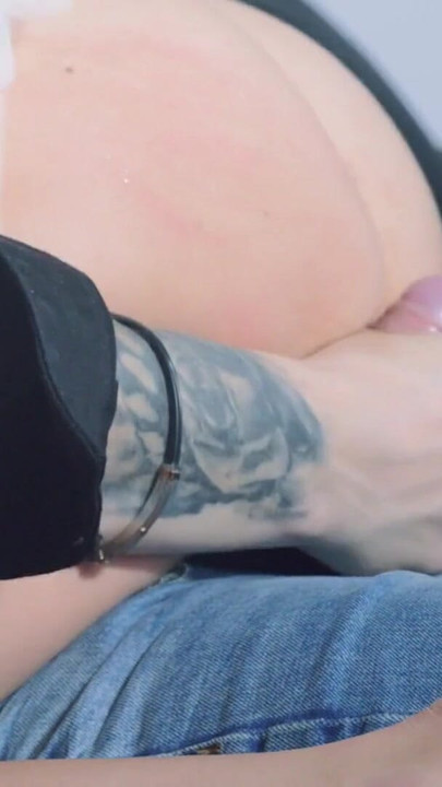 Stunning moment from "Ultimate amateur cumshot compilation"