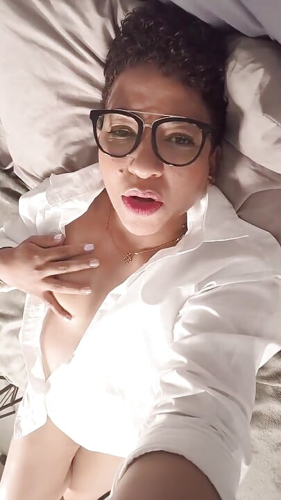 ฉันยั่วยวนคุณและแนะนําคุณจนฉันถึงหัวนม... และอาจจะลดลง