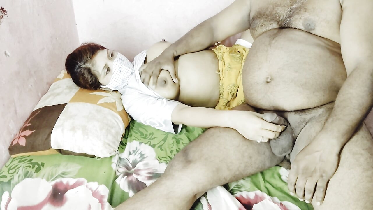 18+ Menina bonita com sexo com homem gordo