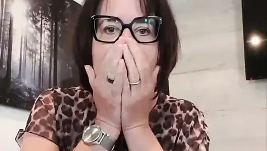 Julie Im Büro Nackt