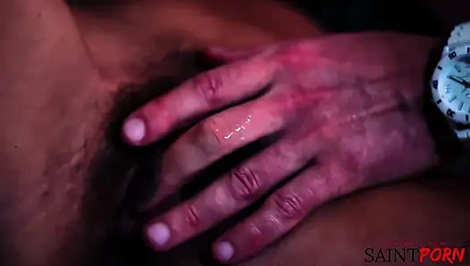 Seksi editör Amica Bentley yazarı ihanetin erotik yolculuğuna çıkarıyor