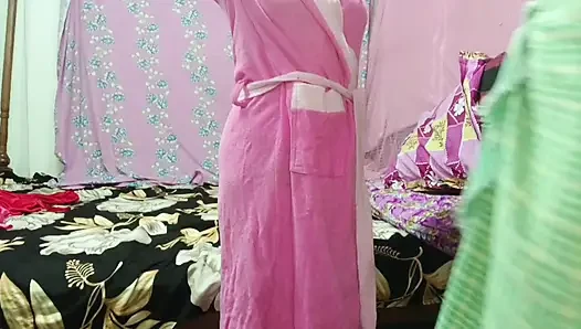 Hintli kadın sakso çekiyor ve pembe sıkı amcığın içine boşalıyor ev yapımı