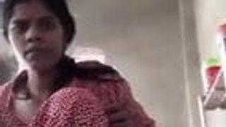 Desi bhabhi video en vivo en cam. masturbándose delante de la cámara.