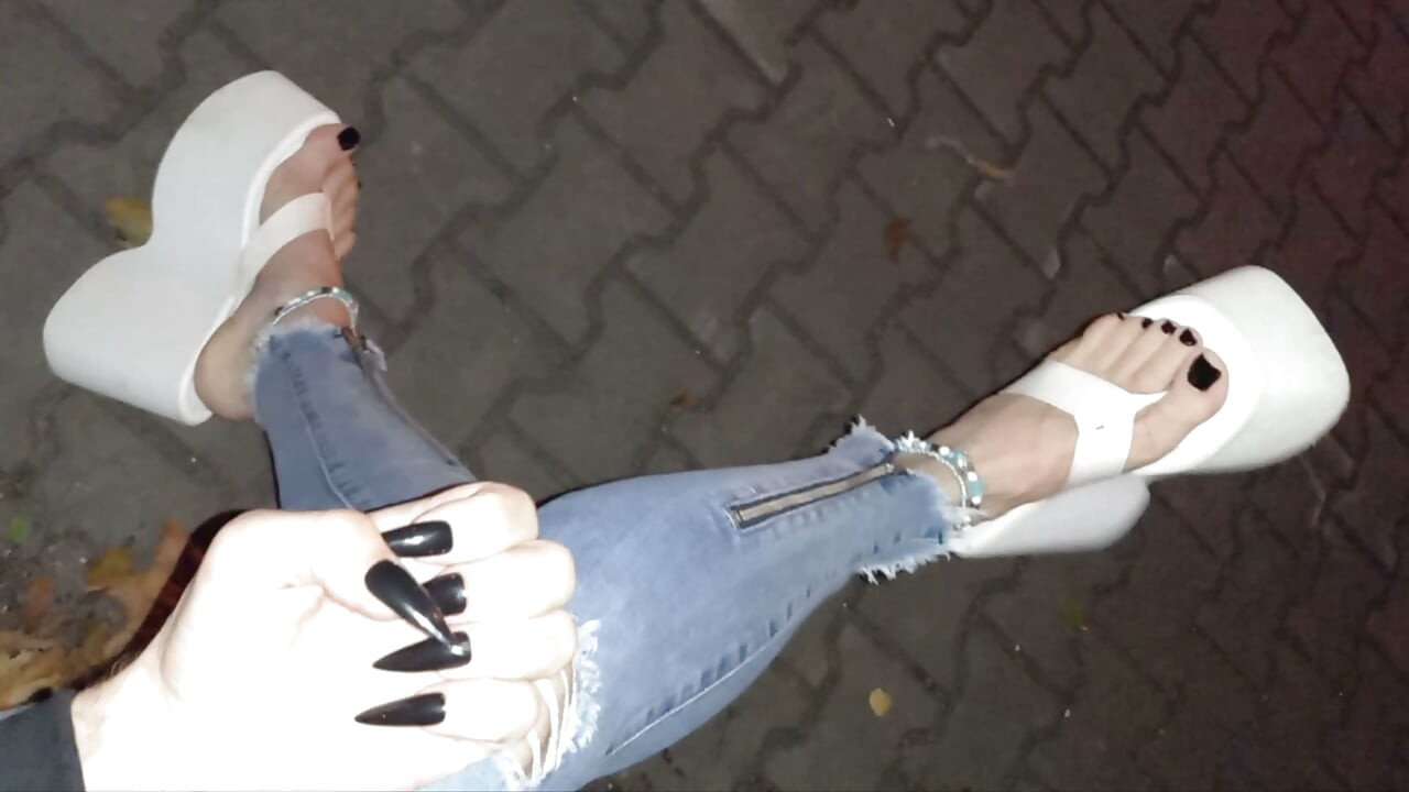 Night walk in my ripped skinny jeans & ultra-high white platform flip-flops, showing off my painted toes