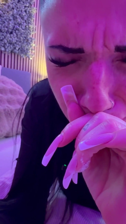 喫煙しているのを見つかり、だらしないフェラチオの視点に変わった