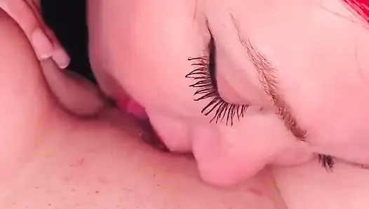 Lesbian jilat pinkpussy