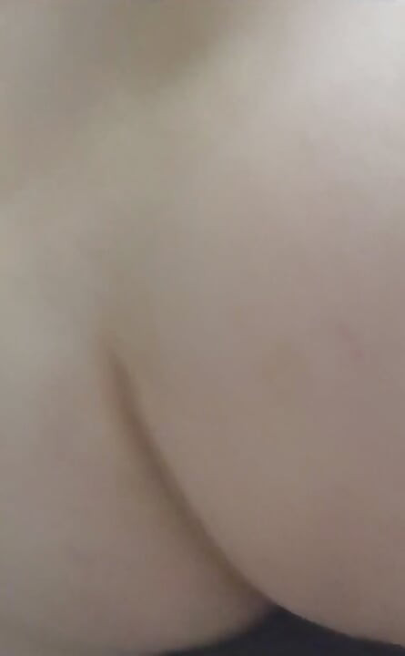 카메라에 인사, 내가 너의 보지에 무슨 짓을 하고 있는지 말해줘