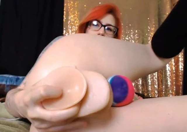 RED HEAD GIRL MASTURING ANAL