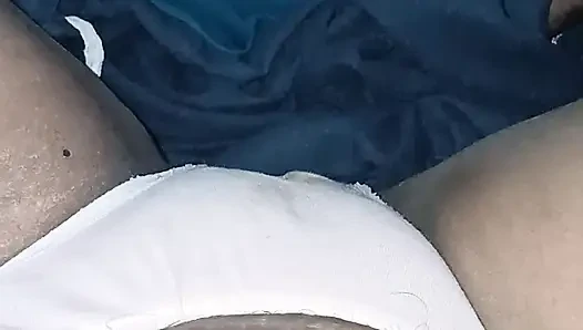Aku baru pulang ke rumah untuk pesta setelah minum, dia menyetubuhiku sementara suamiku pergi.