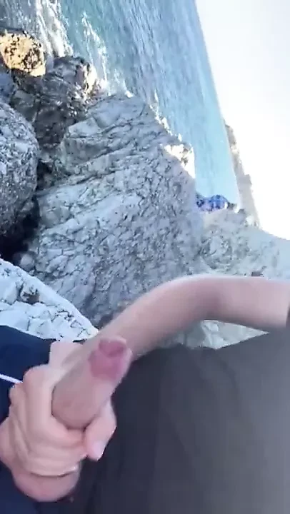 Zamalo uhvaćen od strane ribolovca