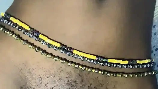 Горячая чернокожая крошка спереди и сзади, вид крупным планом в видео от первого лица