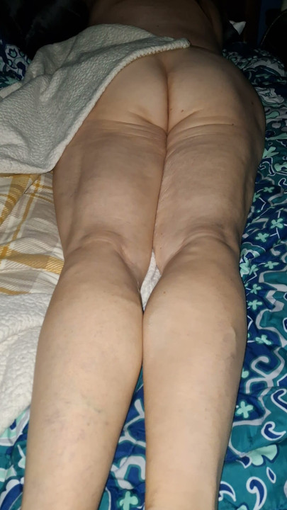 Sexy feet and a big soft ass
