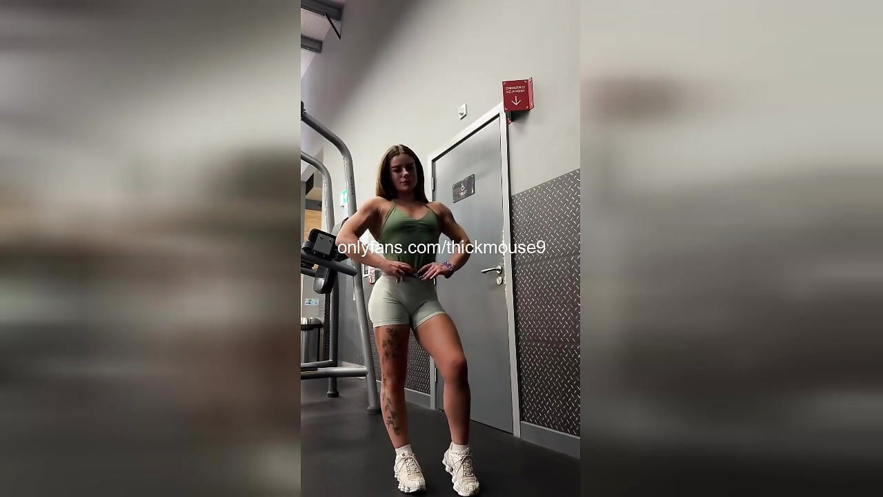 Teen Exposes Pussy on Insta Live