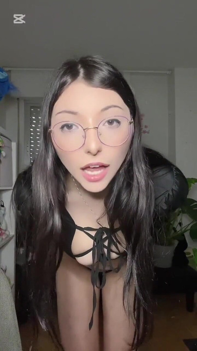 คุณคือ PAYPIG ของฉันและฉันเป็นนายหญิงของคุณ คลิป 1