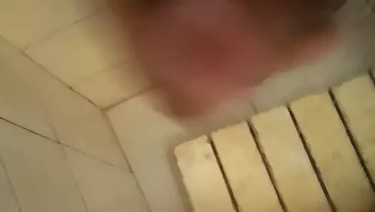 Batendo uma no Banho