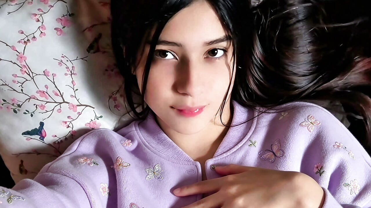INFLUENCEUSE COLOMBIENNE SE MASTURBE AVEC SA MEILLEURE AMIE