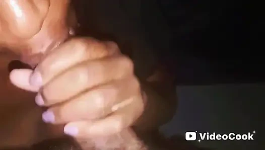 Сучка насухо сосет хуй!