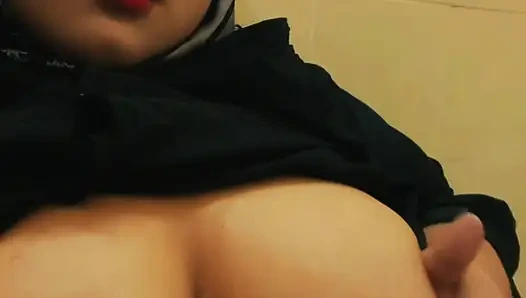 AJSXX99 - gadis cantik malaysiaku dengan jilbab lagi nungguin kamu crot di obrolan seks.