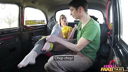 Female fake taxi - pacar pemalu yang tukang selingkuh ngentot sama cewek cantik