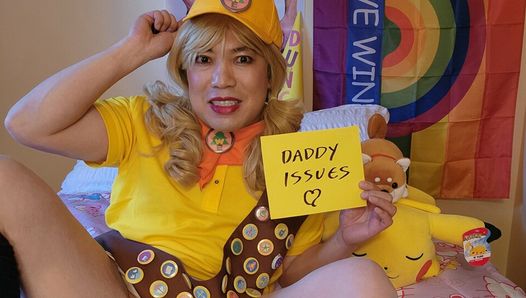 Mariquita con papá emite cosplay